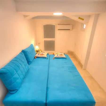 Spacious Maisonette With Spectacular Views Ibri1-1