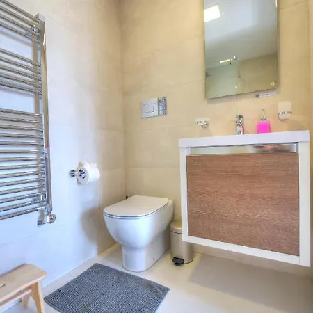 Spacious Maisonette With Spectacular Views Ibri1-1 バレッタ