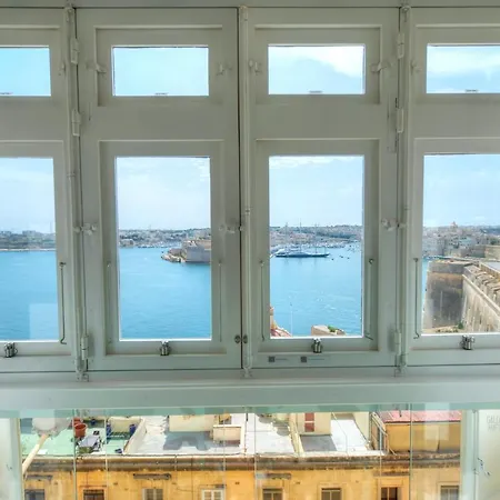 Spacious Maisonette With Spectacular Views Ibri1-1 バレッタ