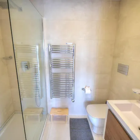Spacious Maisonette With Spectacular Views Ibri1-1 Feriehus
