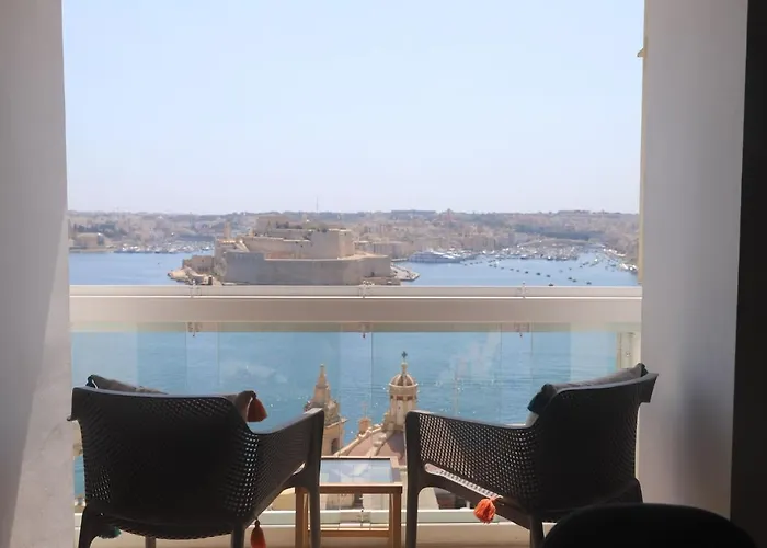 Spacious Maisonette With Spectacular Views Ibri1-1