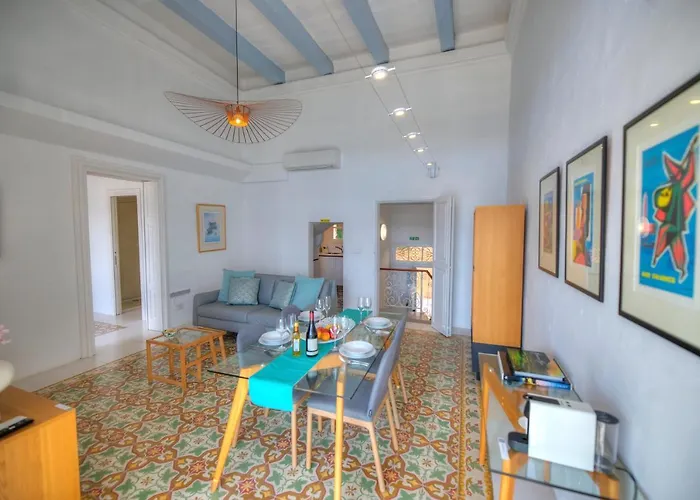 Spacious Maisonette With Spectacular Views Ibri1-1